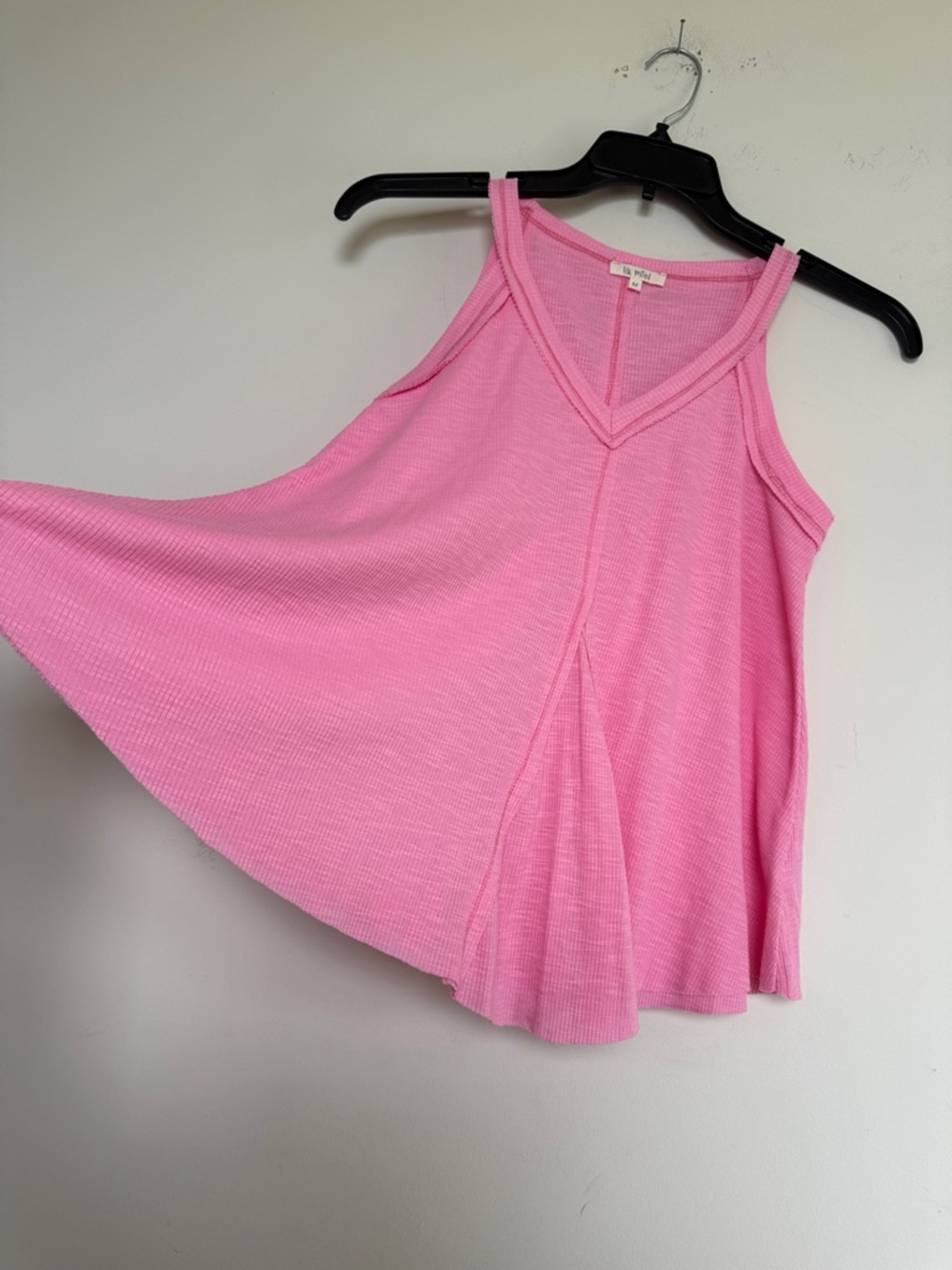 LA MIEL Pink V-Neck Flowy Tank Top - Picture 3 of 6